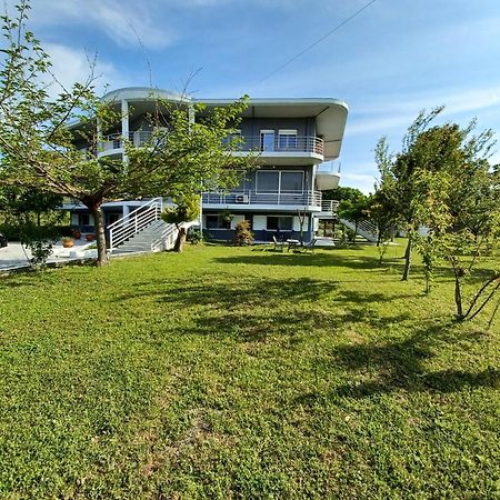 Апартаменты Casa In Giardino Калампака Экстерьер фото