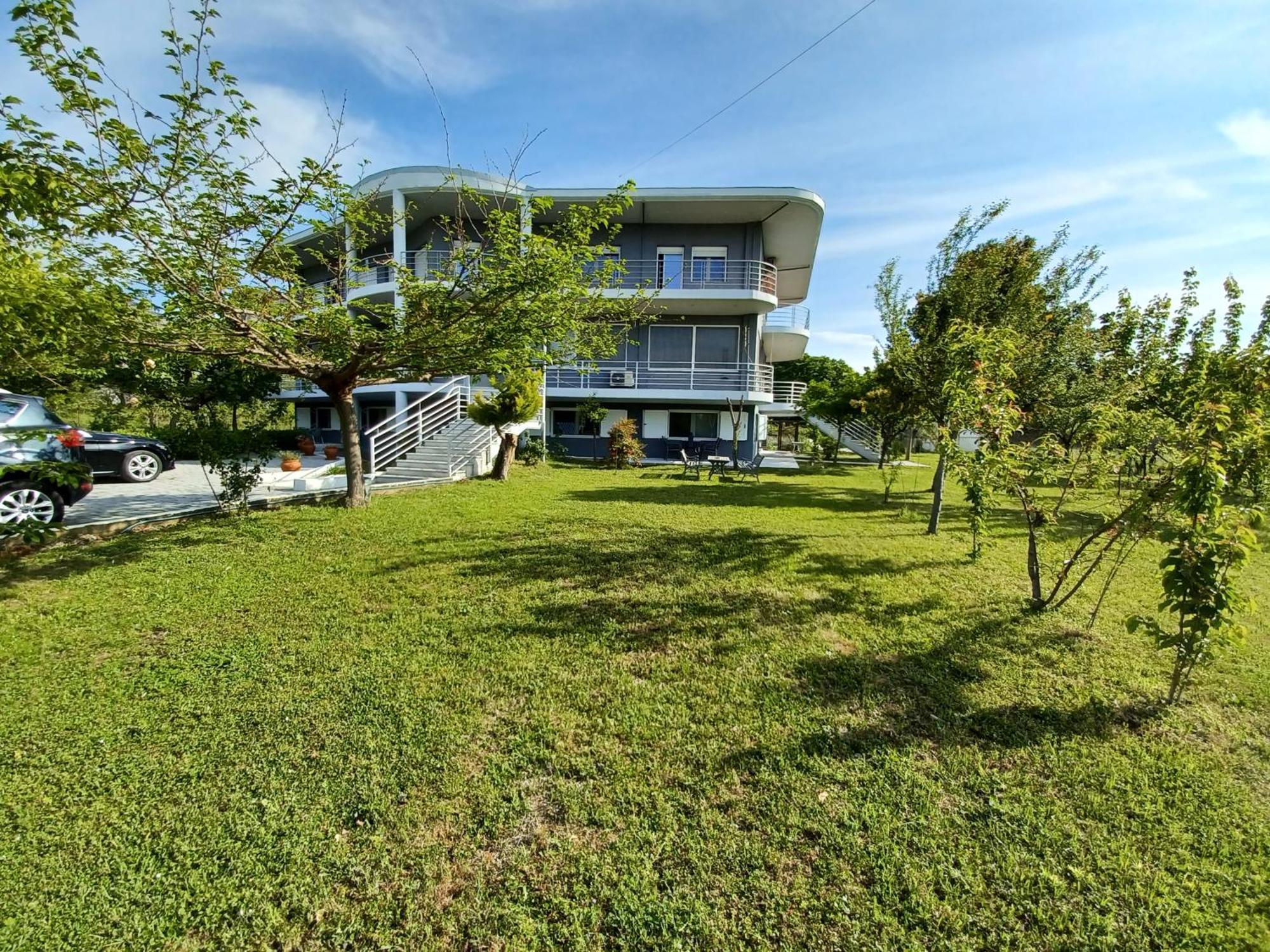 Апартаменты Casa In Giardino Калампака Экстерьер фото